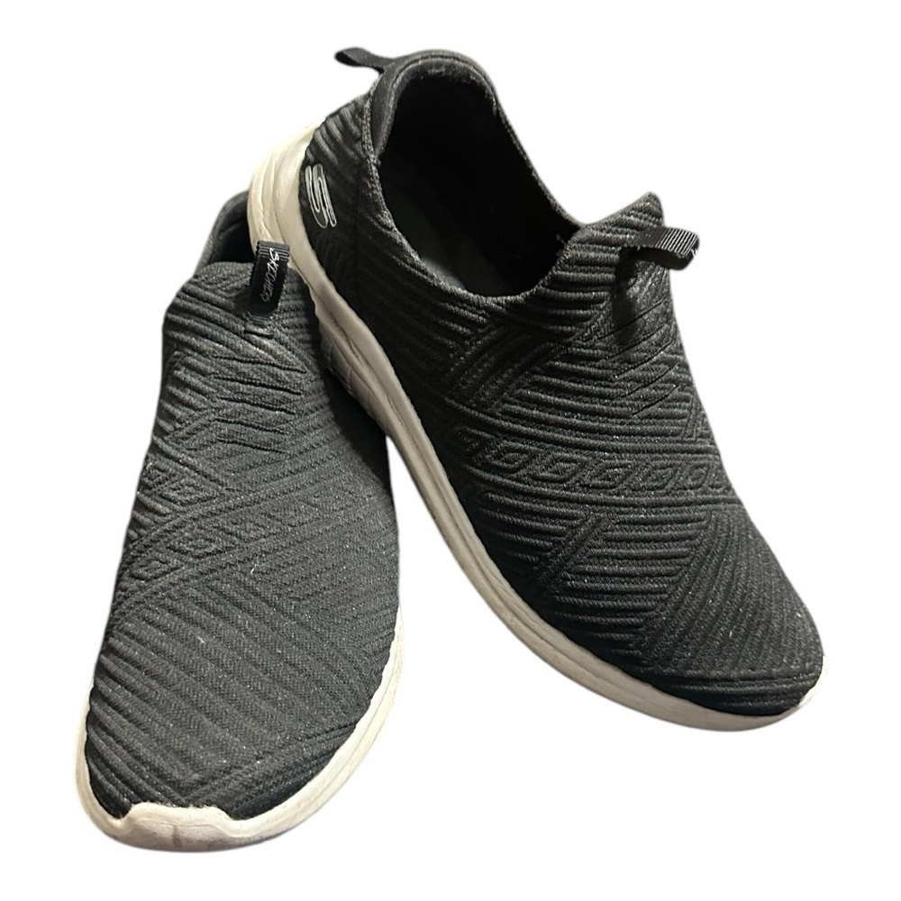 Women’s Skechers Stretch Fit Sneakers – Size 10
